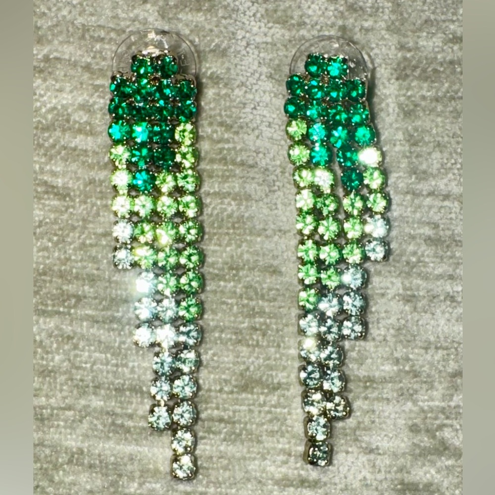 💚  Ombre Green Crystal Drop Earrings